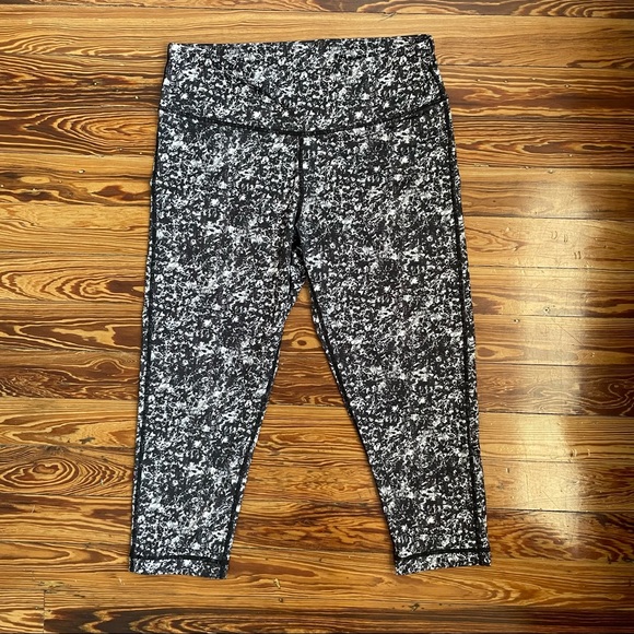 Black, White, and Gray Printed Workout Leggings - Picture 2 of 8